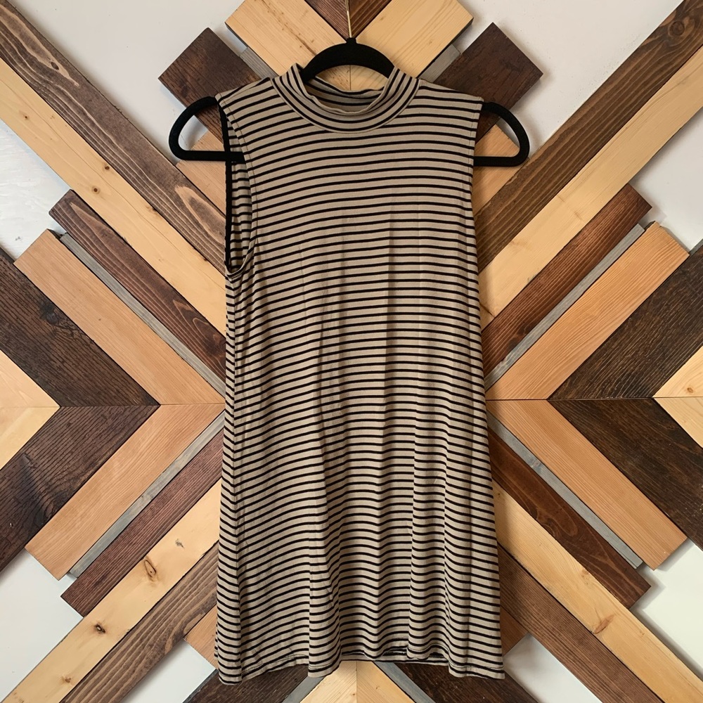 GNW Mock Turtleneck Swing Top size small